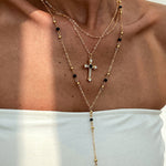 Colar elegante de várias camadas com corrente cruzada e diamantes