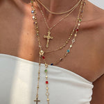 Colar elegante de várias camadas com corrente cruzada e diamantes