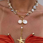 Colar elegante com pendente estrela-do-mar em pérolas
