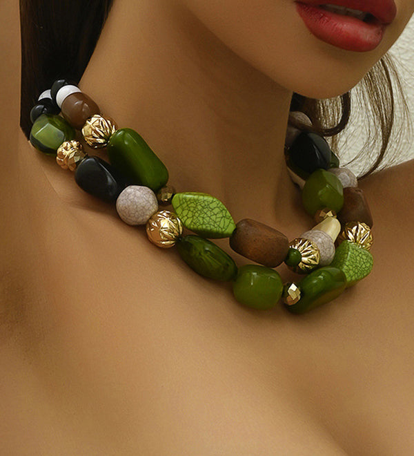 Colar de resina estilo floresta boémia