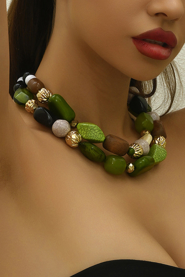 Colar de resina estilo floresta boémia