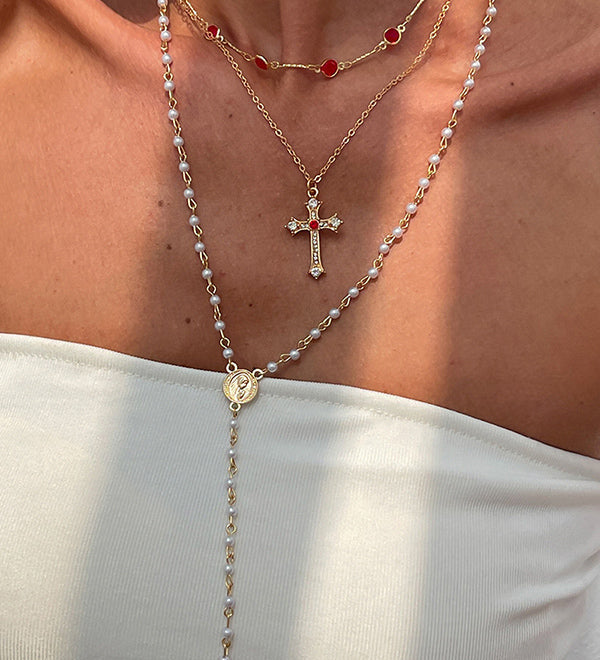 Colar elegante de várias camadas com corrente cruzada e diamantes