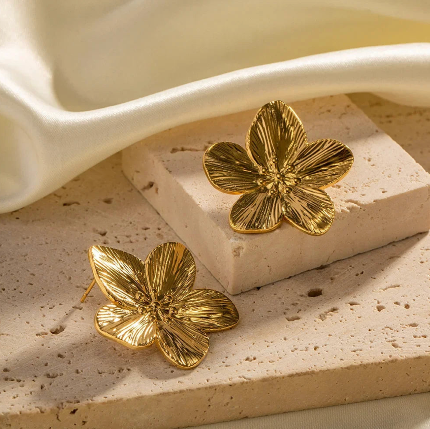 Sorevia | Gouden Bloesem Oorbellen