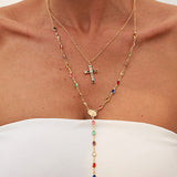 Colar elegante de várias camadas com corrente cruzada e diamantes